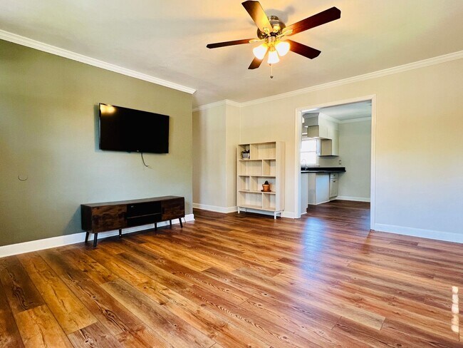 Foto del edificio - Charming Rancher in the Heart of Colonial Place