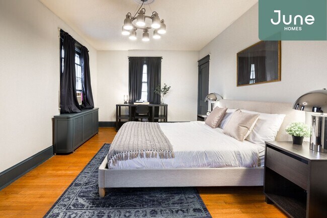 Building Photo - Queen room in 5-bed/2.0-bath Home
