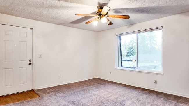 Building Photo - Spacious Apartment in Cozy Tacoma Neighborhood