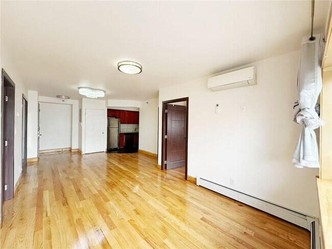 Foto del edificio - 41-42-42 College Point Blvd