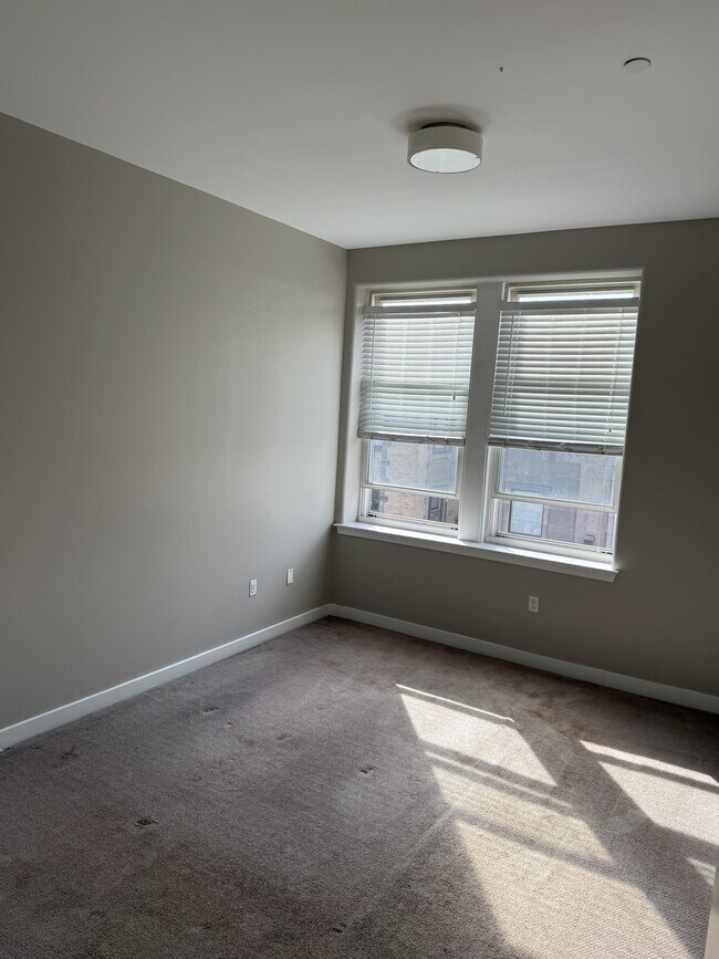 Building Photo - 99 W Main St