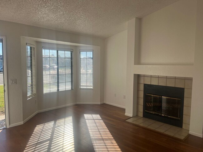 Foto del edificio - Murrieta Single Story 3 Bed 2 bath