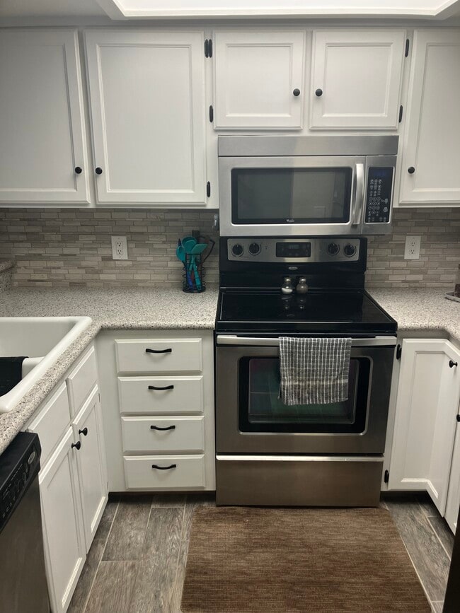 Foto del edificio - 1800 Club House Dr