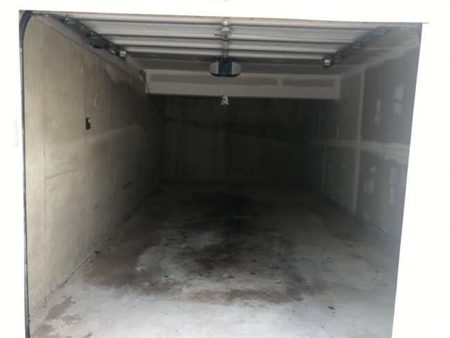 Building Photo - 1623 Carriage House Ter
