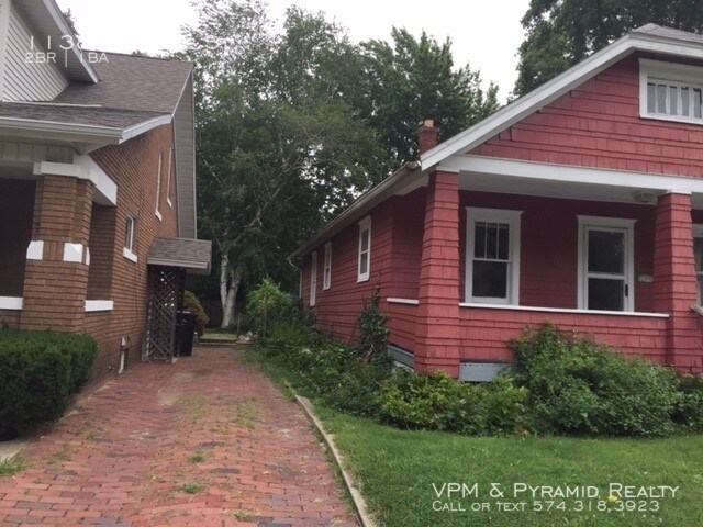 Building Photo - 1138 College St