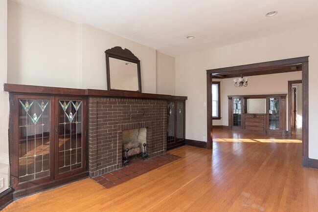 Building Photo - 1434 W Addison St