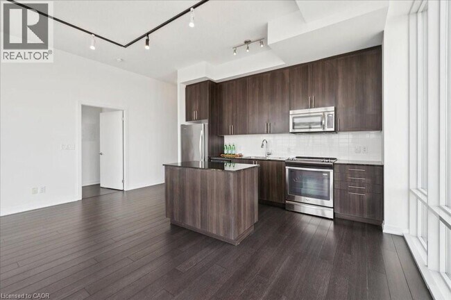 Building Photo - 85 Duke St W