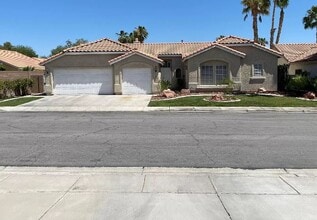 Building Photo - 730 Altacrest Dr
