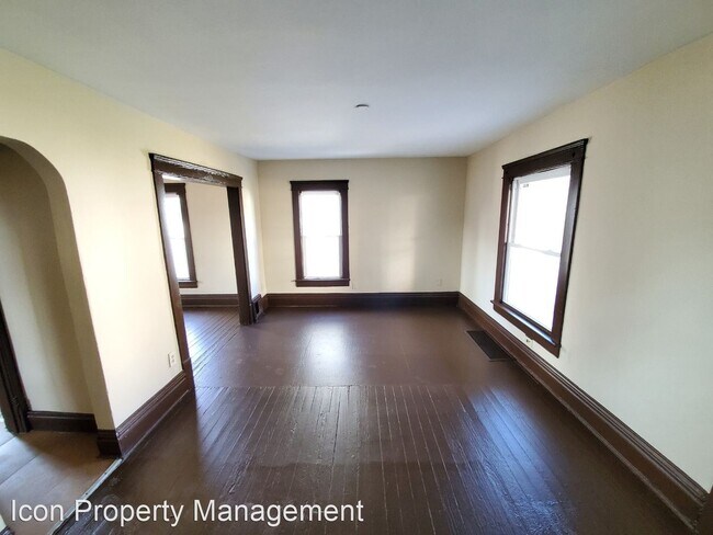 Building Photo - 3 br, 1 bath House - 40 WGlenwood Ave