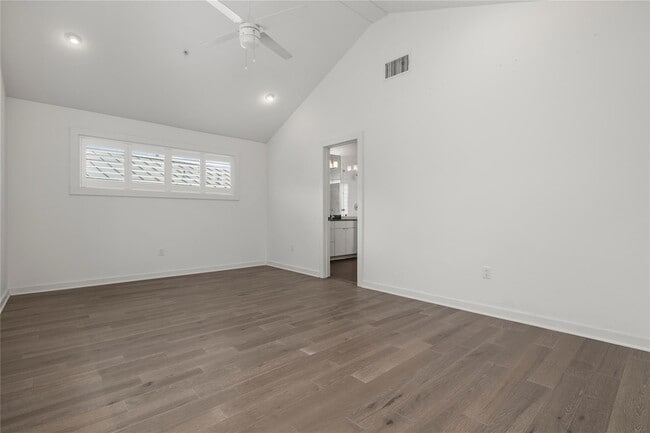 Building Photo - 1931 E 38th St