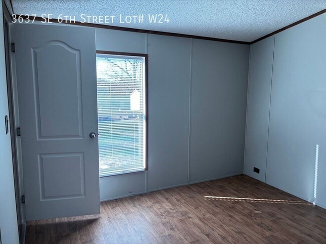 Building Photo - 3637 SE 6th St