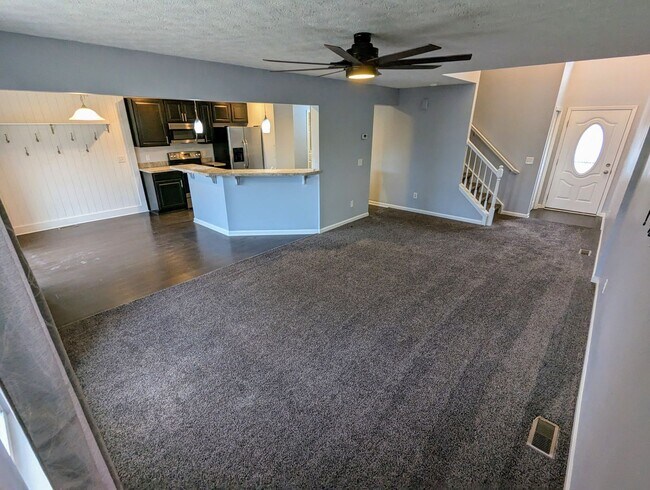 Foto del edificio - Martin's Run 3 Bedroom Colonial in Amherst...