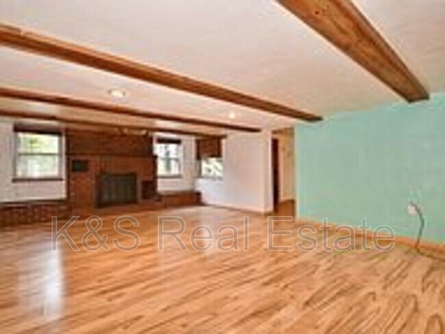 Building Photo - 5714 Crestmont Ave
