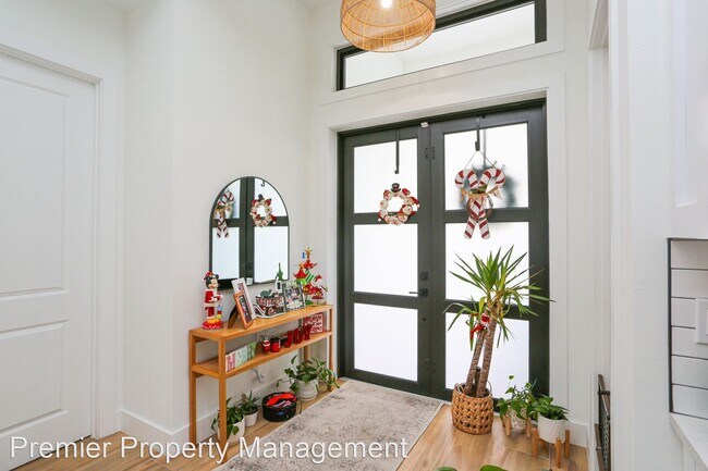 Foto del edificio - 4 br, 3 bath House - 2727 Desoto Boulevard S