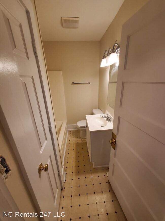 Building Photo - 2 br, 1 bath House - 108 Lawrence St
