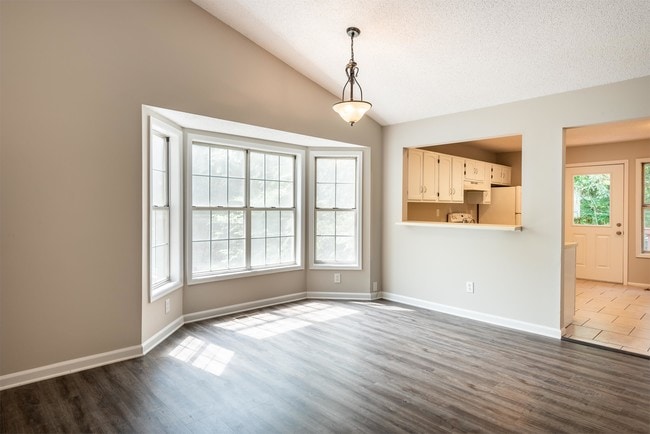 Foto del edificio - 5038 Laurel Bridge Dr SE