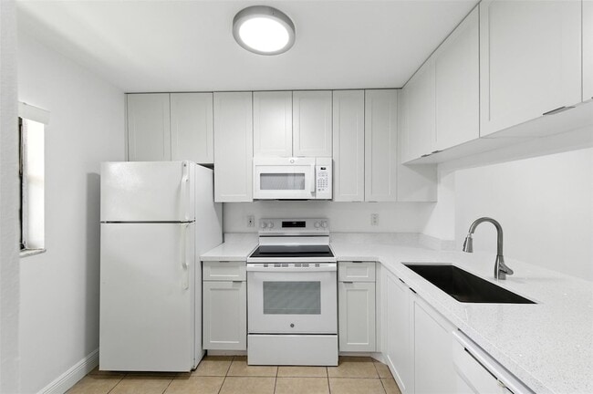 Building Photo - 141 NW 93rd Ave