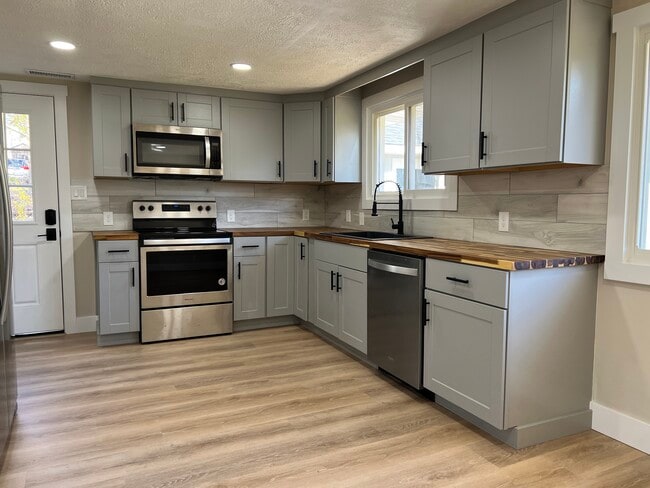 Building Photo - 3367 Parnell Dr