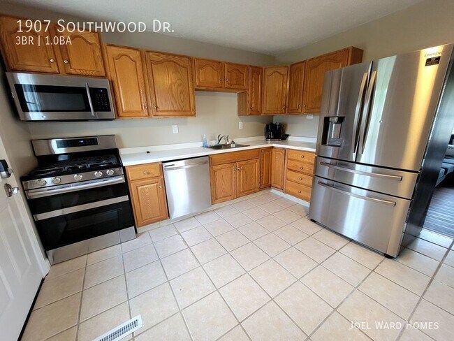 Building Photo - Fully Renovated 3 Bed Home in Southwest Ch...