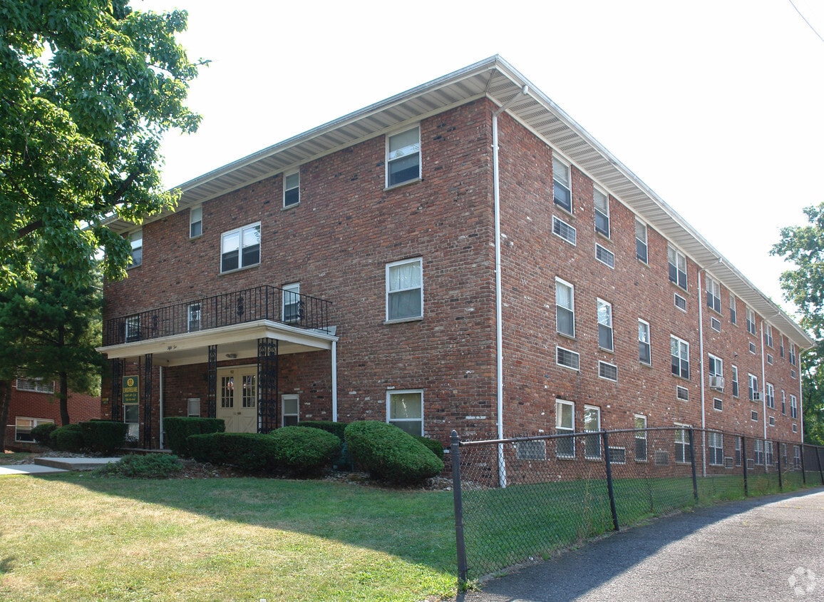 Primary Photo - 52 E Westfield Ave