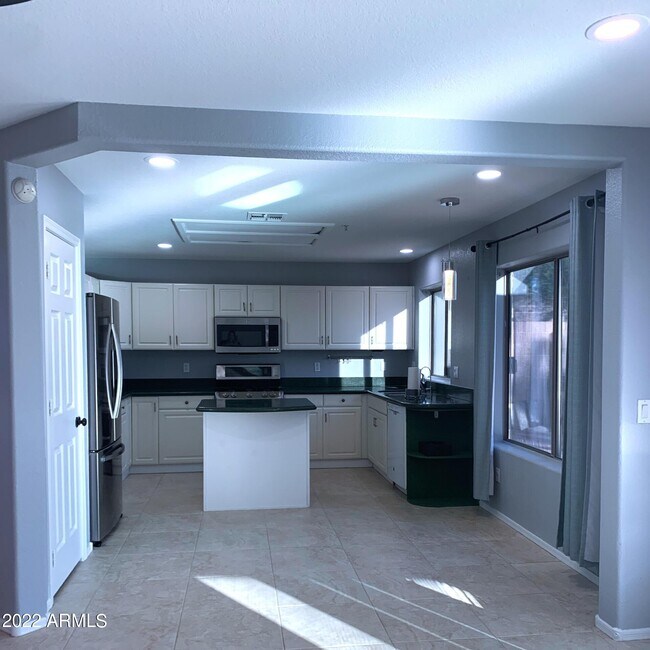 Foto del edificio - 9711 E Palm Ridge Dr