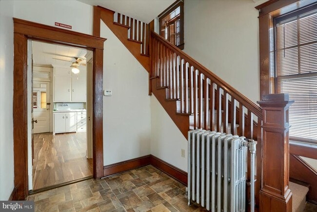 Building Photo - 1433 Mt Rose Ave