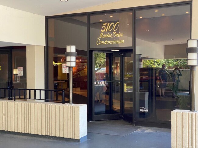 Foto del edificio - 5100 N Marine Dr