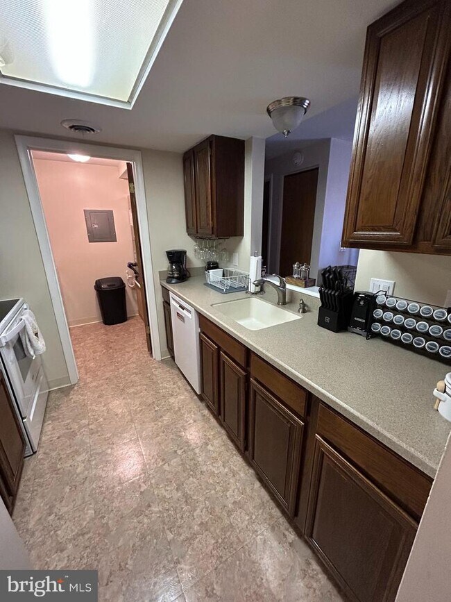 Building Photo - 1003 Nanroc Dr