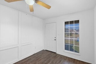 Building Photo - 1430 E 32nd 1/2 St