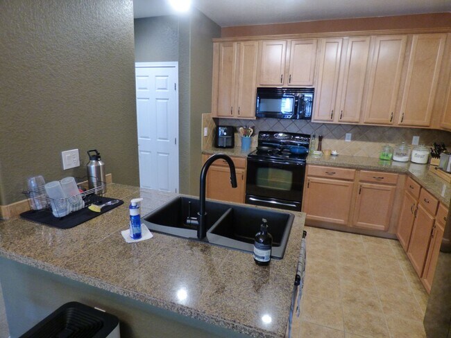 Foto del edificio - 15470 Canyon Rim Dr