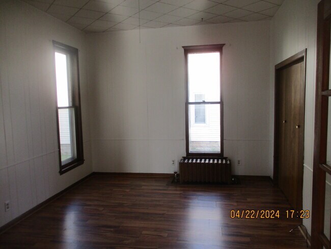 Foto del edificio - 319 E Irving Ave