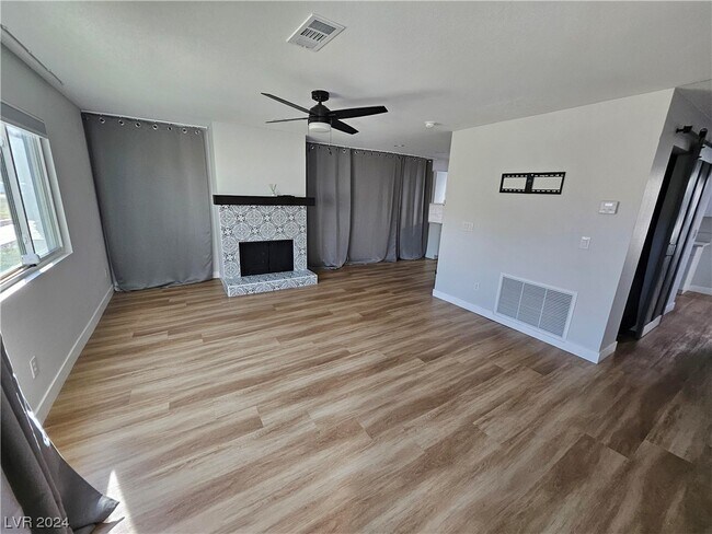 Building Photo - 250 Greenbriar Townhouse Way