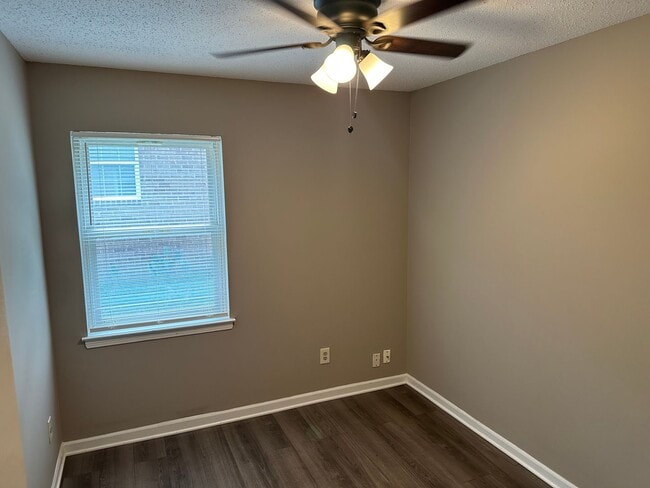 Foto del edificio - Recently renovated 1275 sq. ft single fami...