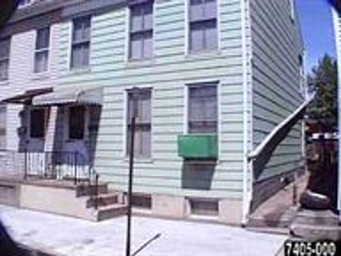 2 br, 1 bath House 325 GIRARD AVENUE House Rental in York, PA