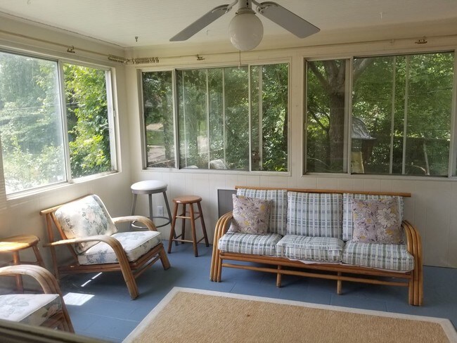 Building Photo - Starmount Beauty for Rent