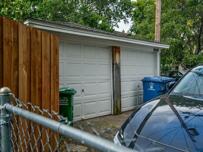 Building Photo - 3212 19th Ave S