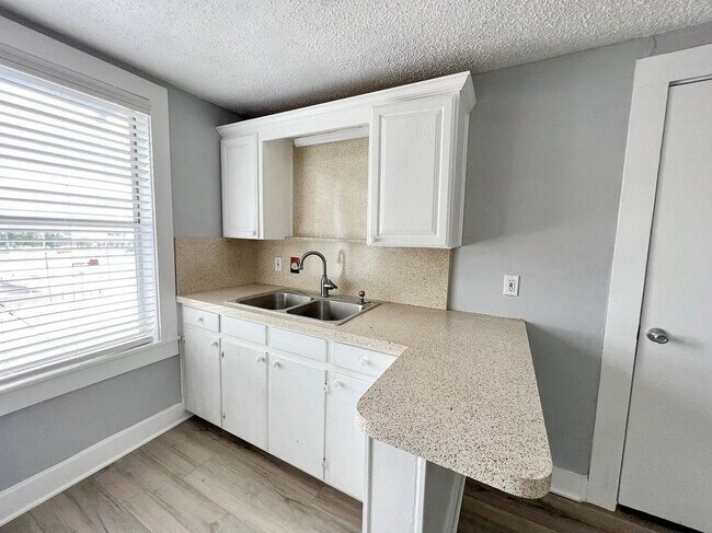 Foto del edificio - 5637 Birchman Ave