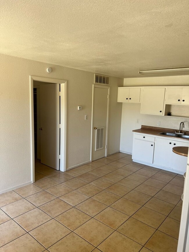 Building Photo - 1 Bedroom 1 Bath In Central Las Vegas