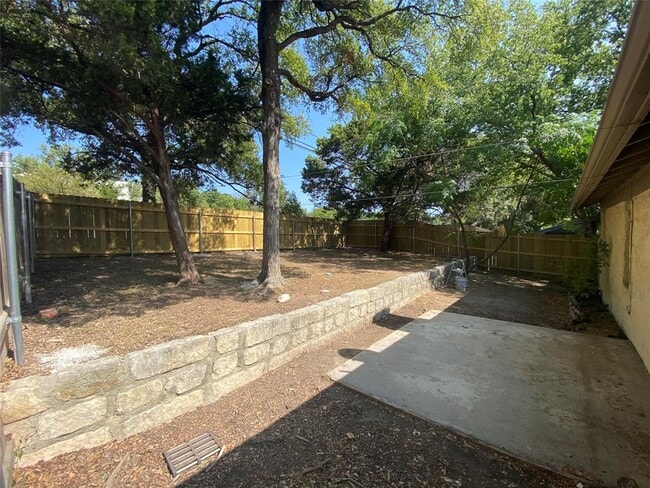 Building Photo - 11204 Brushy Glen Dr
