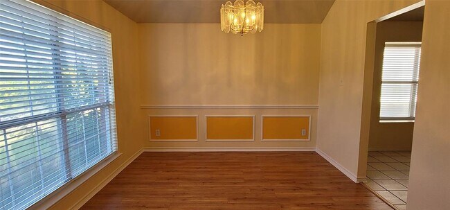 Foto del edificio - 3001 Creek Meadow Ln