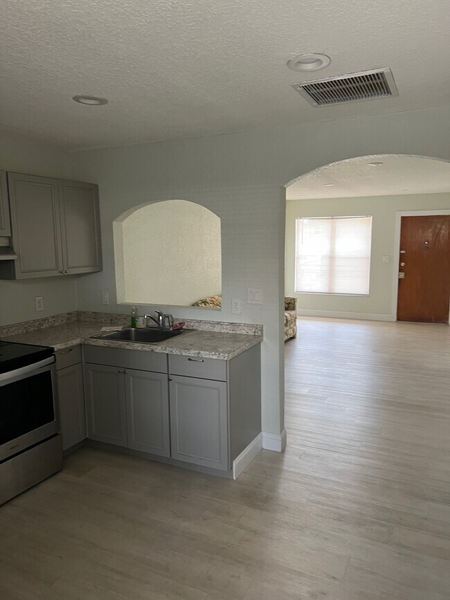 Foto del edificio - 4328 Edgewater Dr