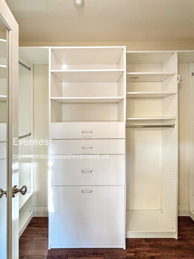 Foto del edificio - 10435 Whitcomb Way
