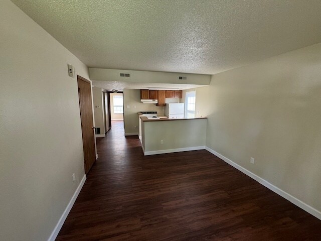 Primary Photo - 7330 Hampton Ave