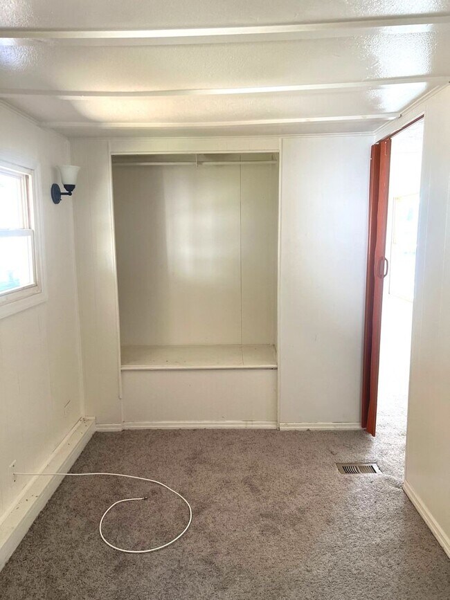 Building Photo - Two Bedroom Mobile Home
