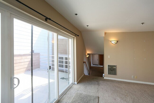 Foto del edificio - OPEN HOUSE: Sunday (4/14) 12pm-12:30pm. La...