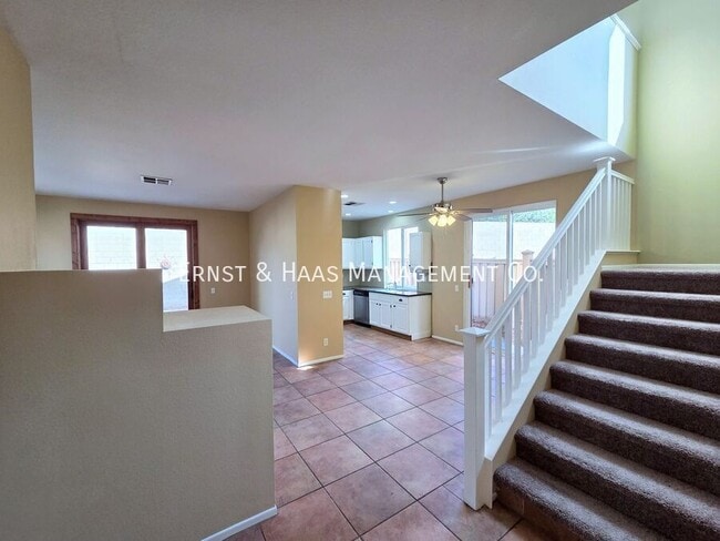 Building Photo - 2931 N Santa Fe Pl