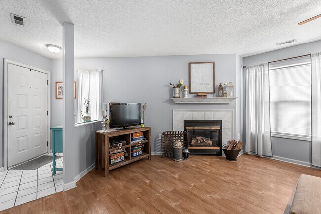 Building Photo - 4162 Breezewood Dr