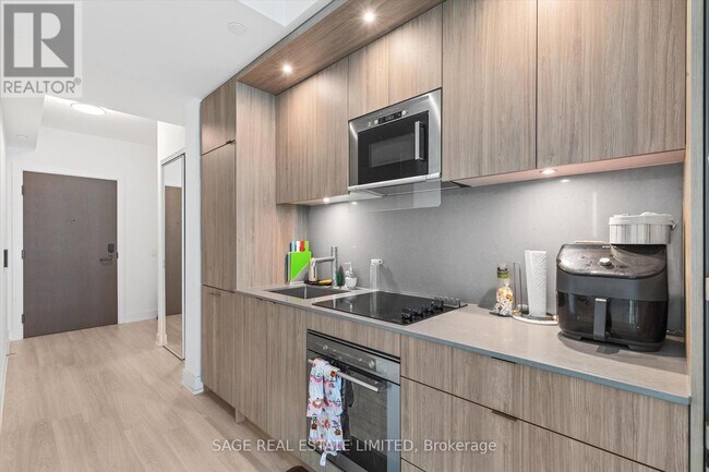 Photo du bâtiment - 819-2430 Eglinton Ave E
