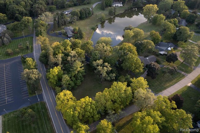 Foto del edificio - 6750 Franklin Rd