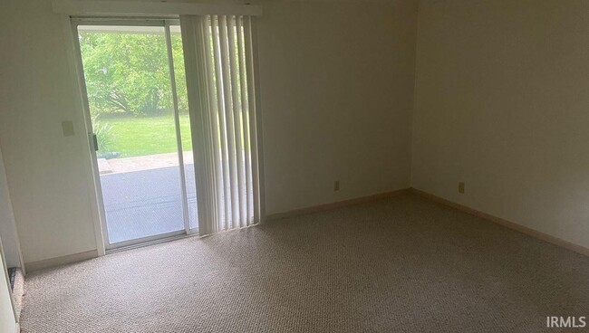 Building Photo - 2616 Willow Dr